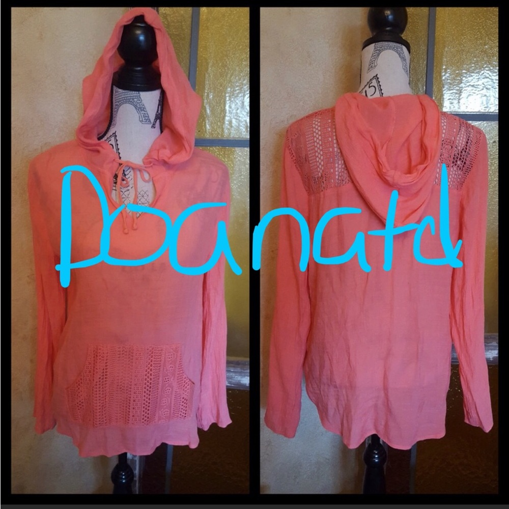 DONATED NWOT Med. No Boundaries Coral Top